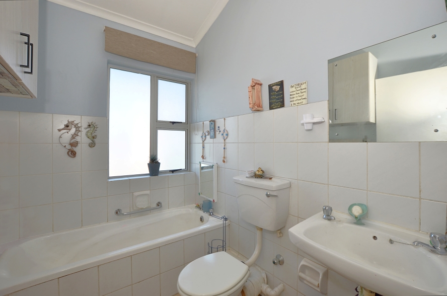2 Bedroom Property for Sale in Oakglen Western Cape